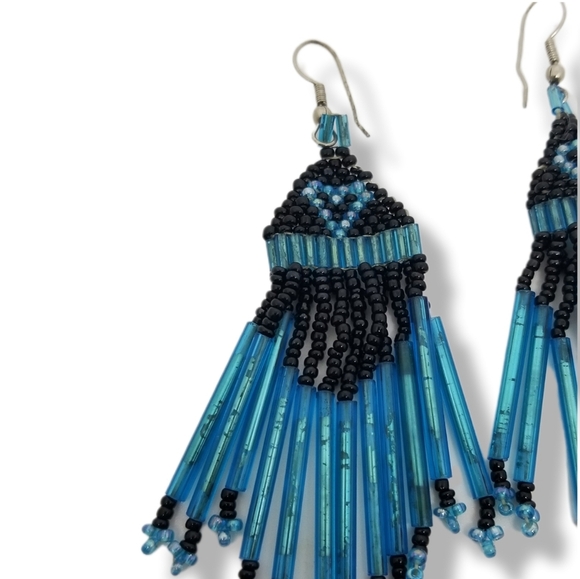 VINTAGE BLUE & BLACK PEYOTE GLASS BEADED SOUTHWESTERN STYLE DROP HOOK EARRINGS - Picture 4 of 5